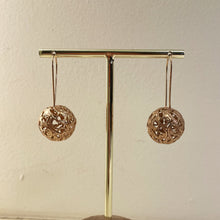 Carica l'immagine nel visualizzatore di Gallery, Orecchini pendenti sfera
